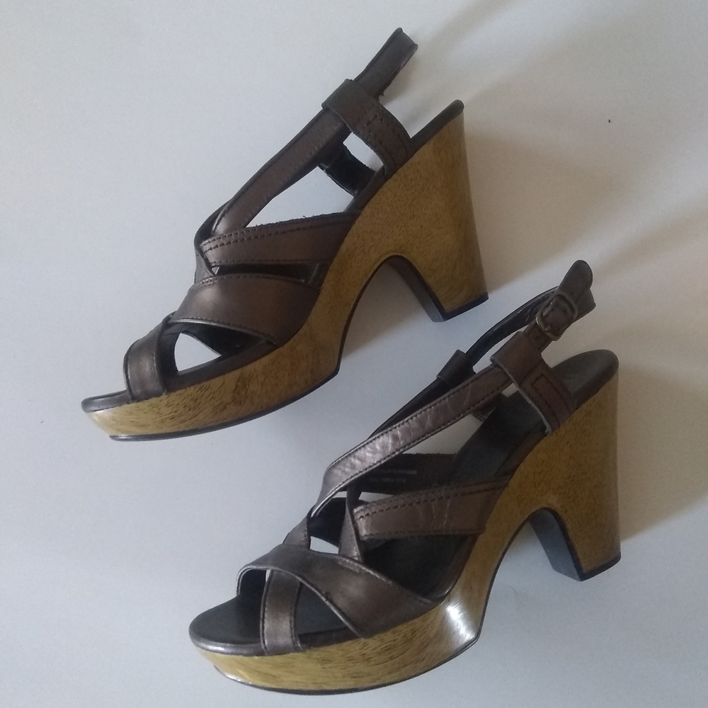 a.n.a A New Approach Size 91/2 M Wedge Platform Clogs Sandals